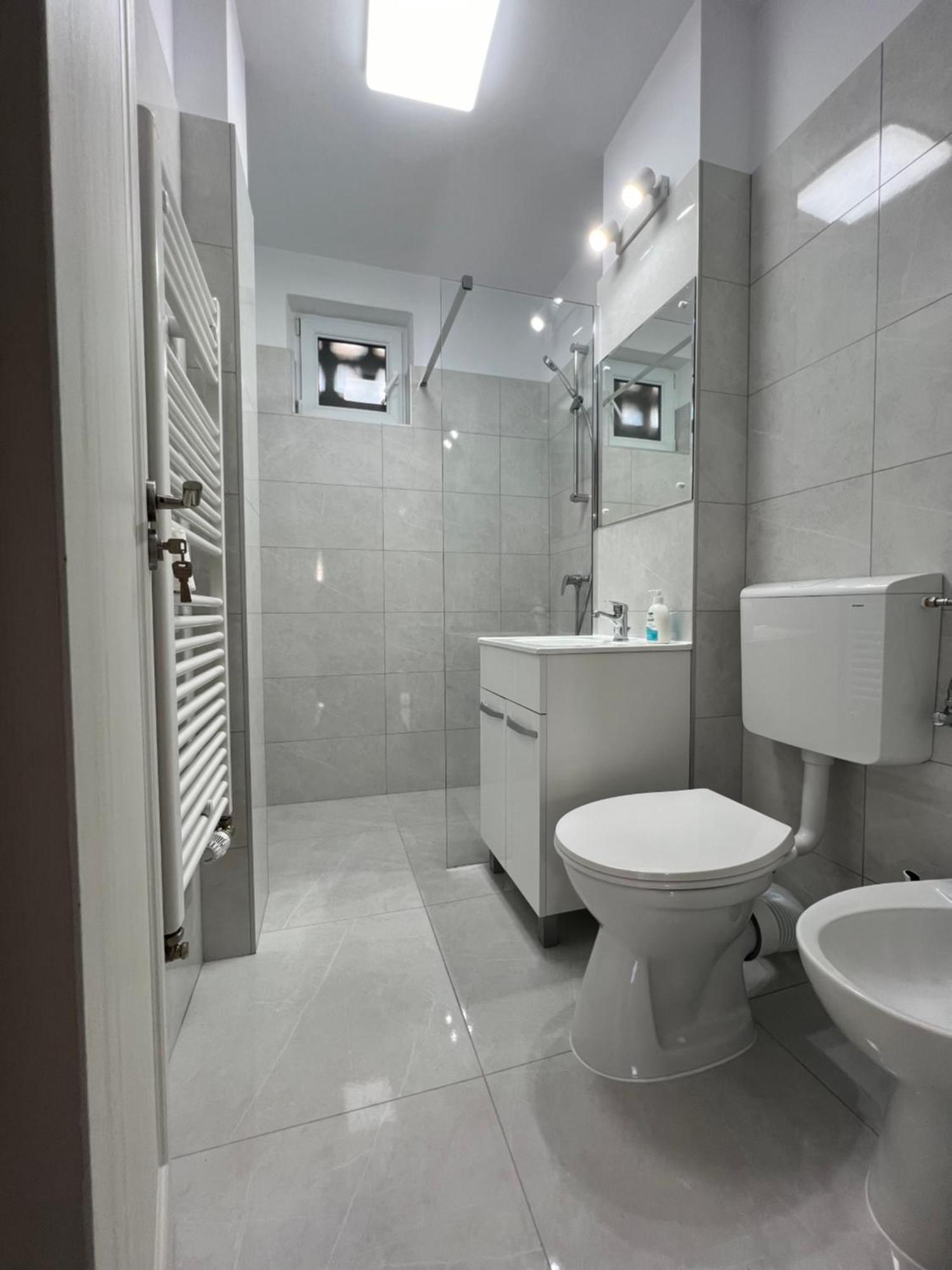 Apartament Centru Lägenhet Râmnicu Vâlcea Exteriör bild